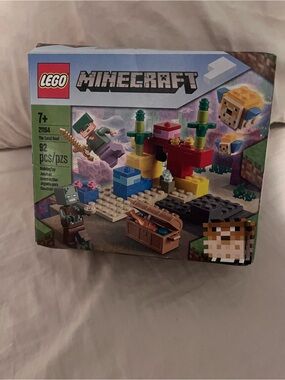 LEGO Minecraft 21164 Set - Blue, Red, Yellow, Green